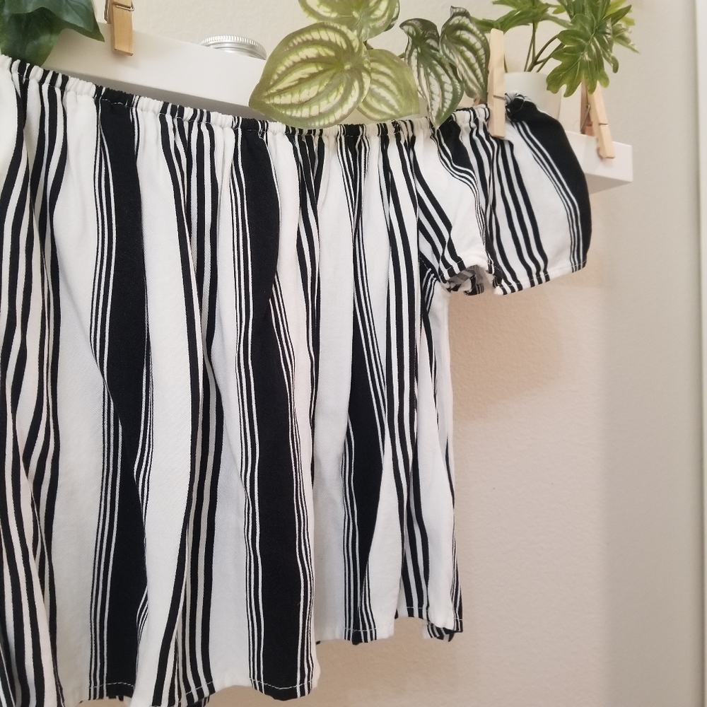 SALE❗️4 for $20 Cute Stripe Off-Shoulder Crop top - Picture 6 of 7